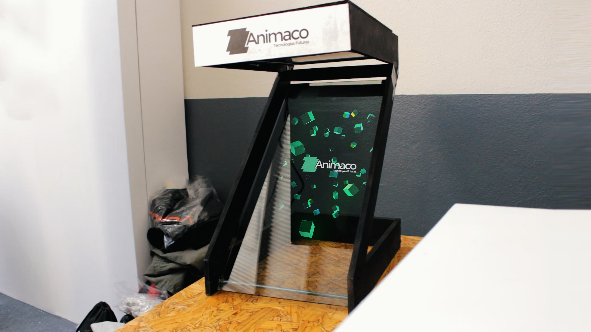 Holograma Zeta en evento de Digital Summit