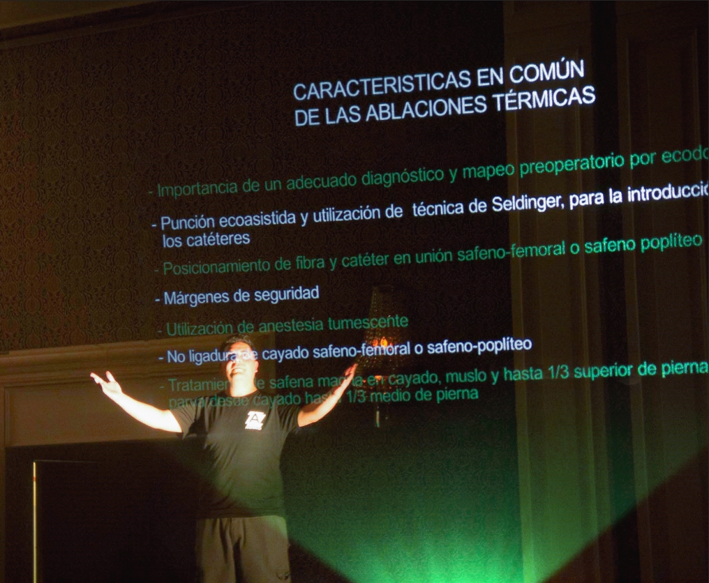 diapositiva holográfica en escenario holográfico